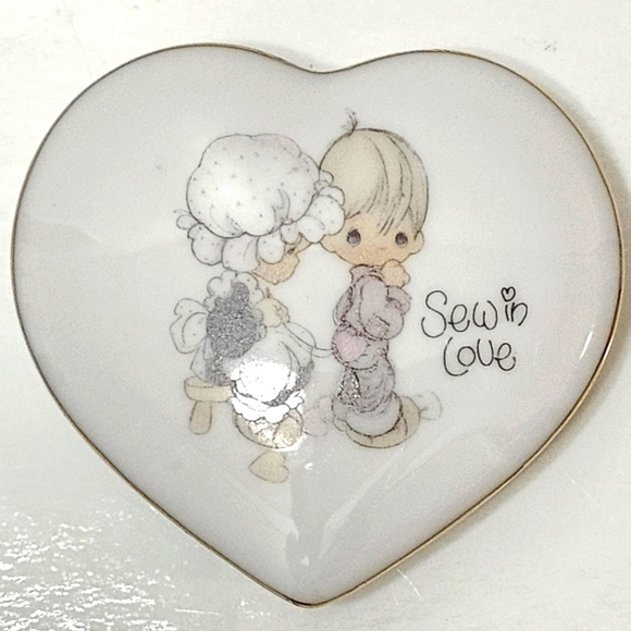 Precious Moments Ceramic Heart-Shaped Trinket Box - Picture 7 of 16